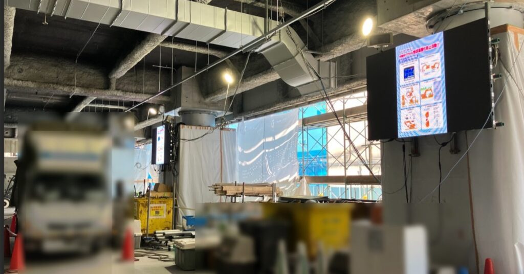 4台の90インチLEDビジョンで大規模現場の朝礼を変革（兵庫県尼崎市：西松建設様）