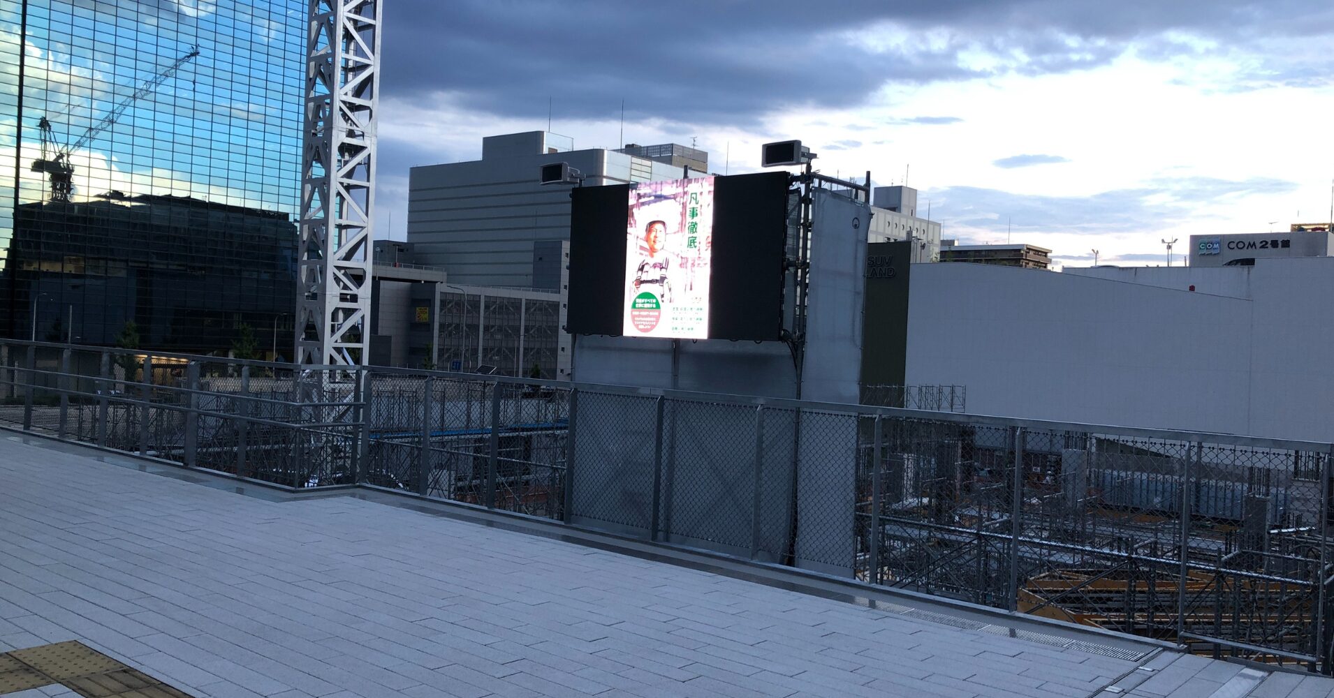 大規模複合施設建設を支える2台の大型LEDビジョン（大阪府箕面市：竹中工務店様）